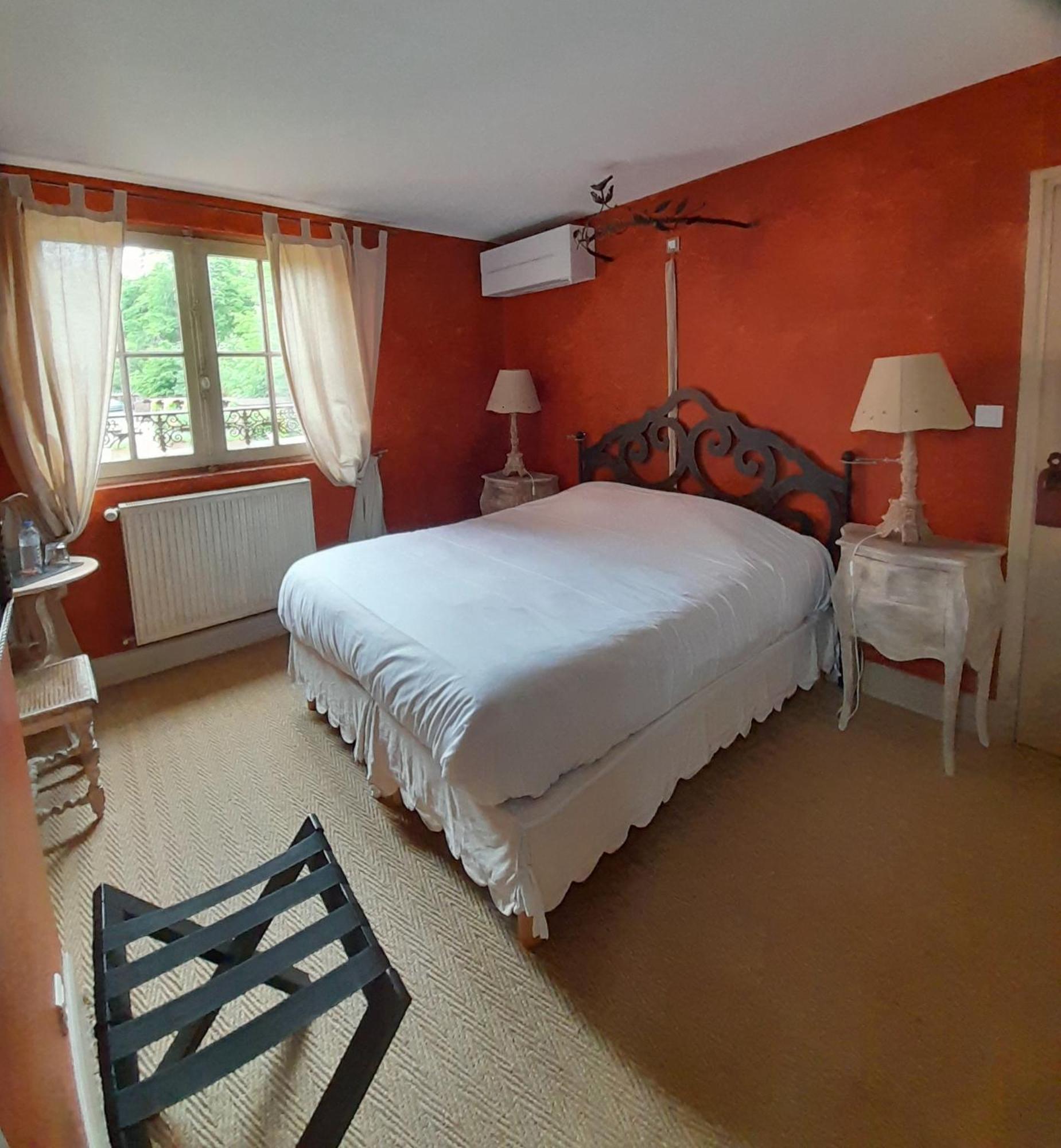 Les Jardins De La Tour Hotel Chatillon-sur-Chalaronne Exterior photo